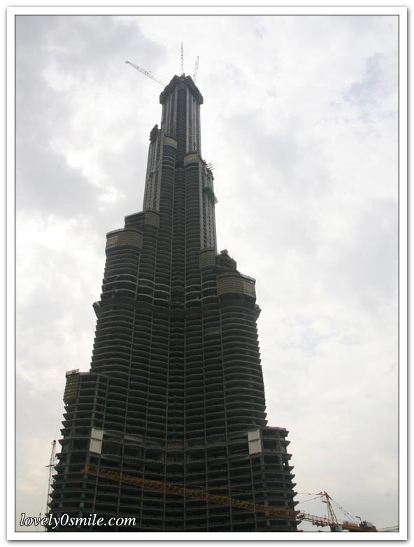 أحد الأبراج في دبي - صور