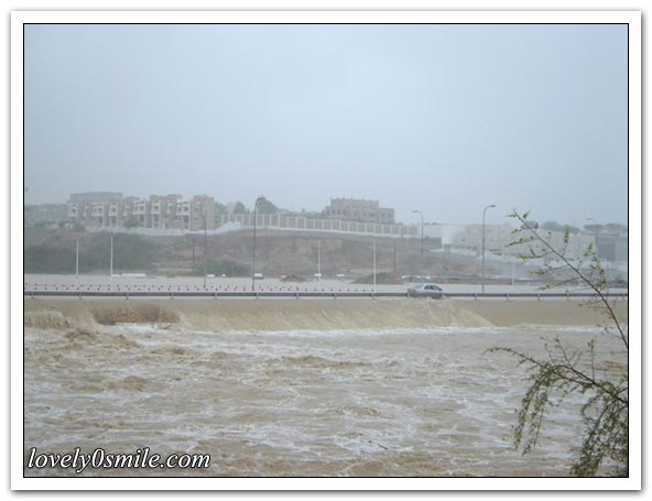 أثار الدمار لإعصار غونو في عمان - صور