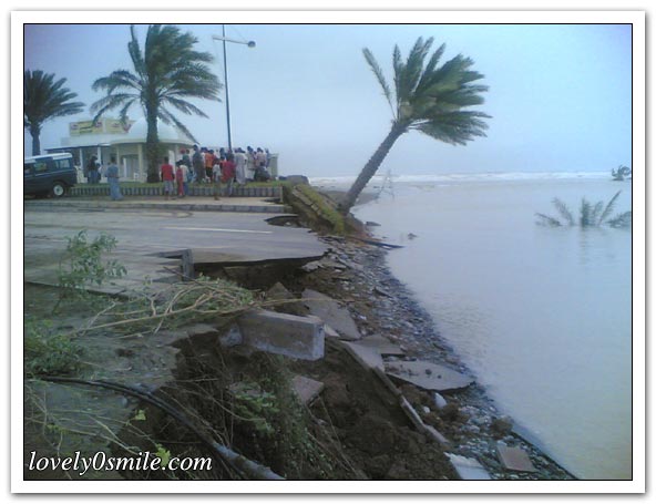 أثار الدمار لإعصار غونو في عمان - صور