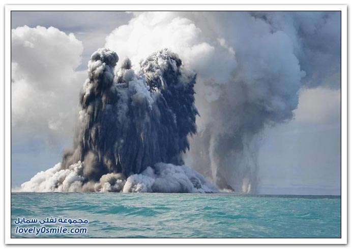 صور بركان تحت سطح البحر بالقرب من تونغا