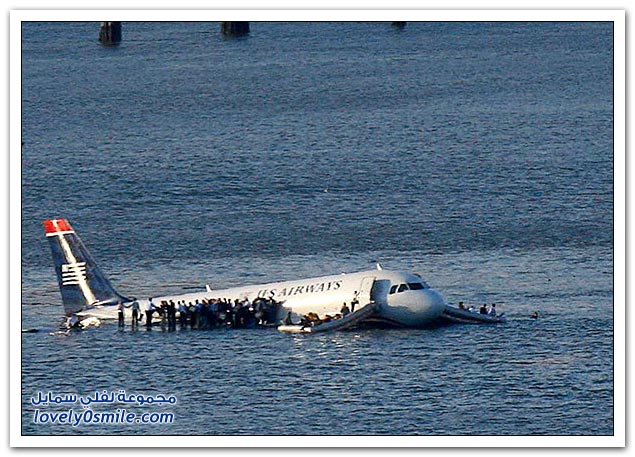 صور سقوط طائرة في البحر