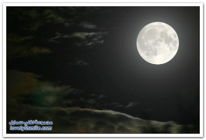 صور القمر في الليل والنهار