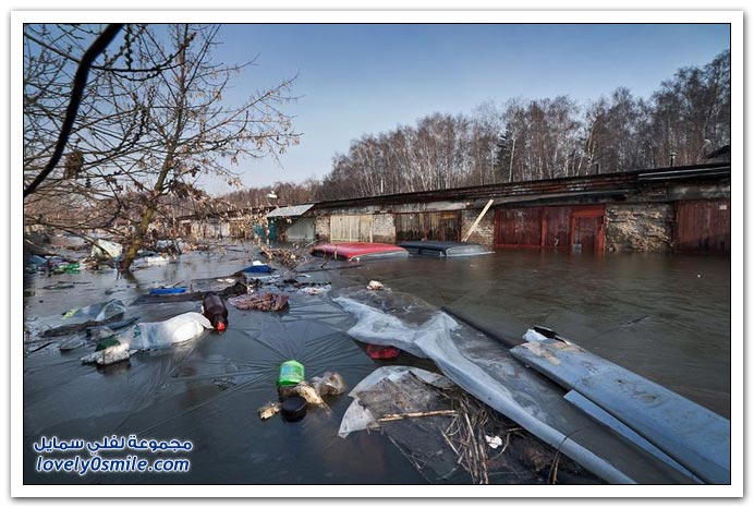 صور السيارات الغارقة في أحد الفيضانات الروسية
