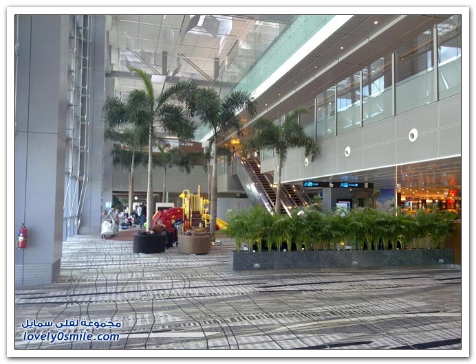 صور من مطار سنغافورة