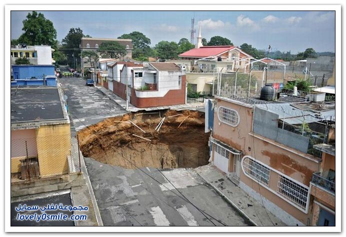 صور: العاصفة "أجاثا" تفتح حفرة عميقة في غواتيمالا