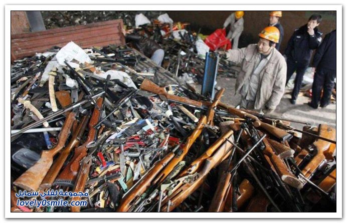صور تدمير 13000 سلاح في شنغهاي