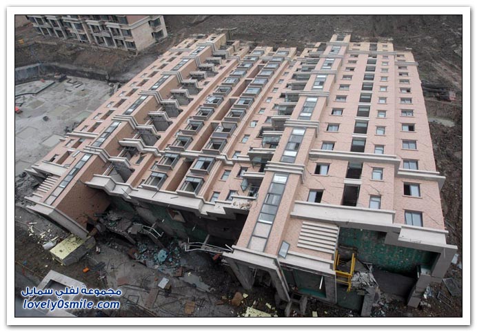 سقوط بناية في الصين