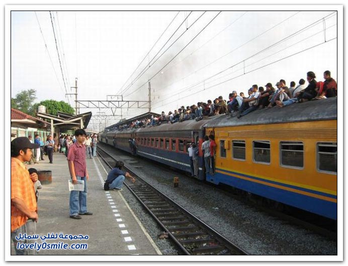 القطارات والزحام في جاكرتا