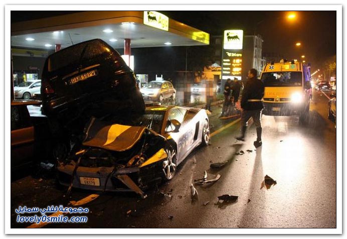 صور حادث الشرطة الإيطالية بسيارة لمبرجيني