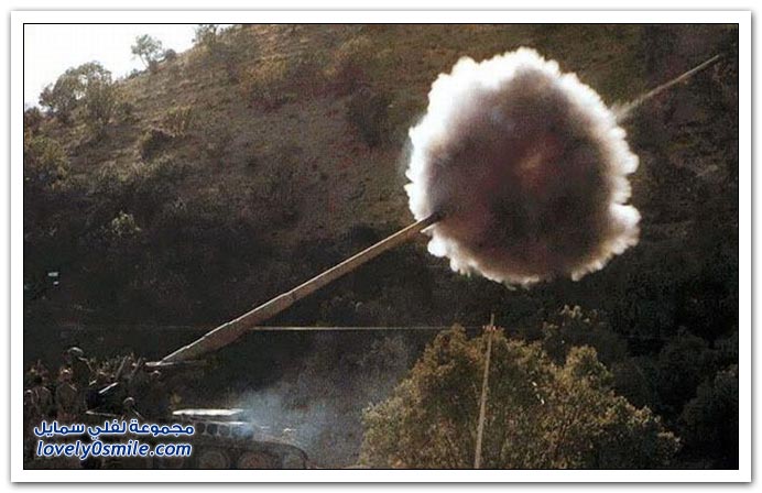 صور الثواني الأولى من إطلاق القنابل والصواريخ