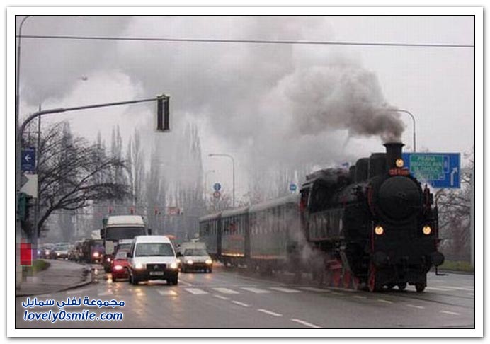قطار في وسط مدينة في جمهورية التشيك