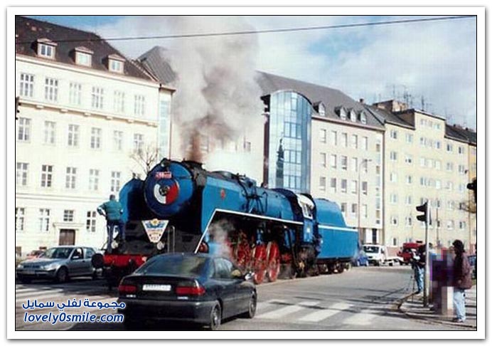 قطار في وسط مدينة في جمهورية التشيك