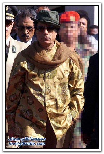 القذافي وأزيائه الغريبة