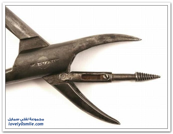 أدوات طبيب الأسنان في الماضي