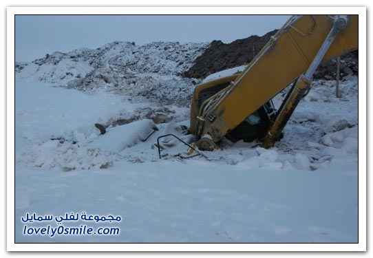 تركترات ورافعات وسيارات في ورطة