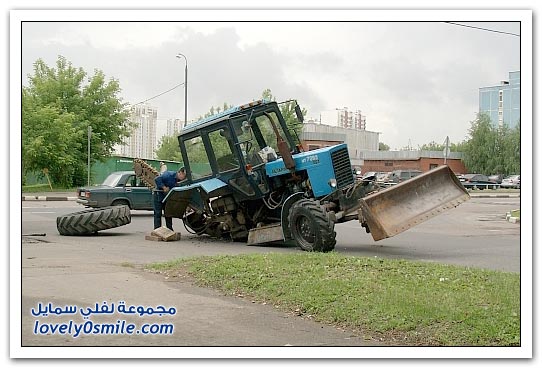 تركترات ورافعات وسيارات في ورطة