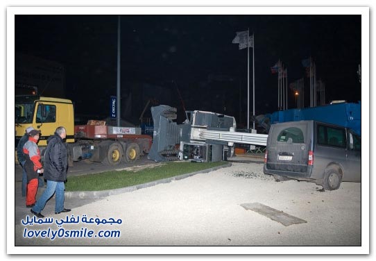 تركترات ورافعات وسيارات في ورطة