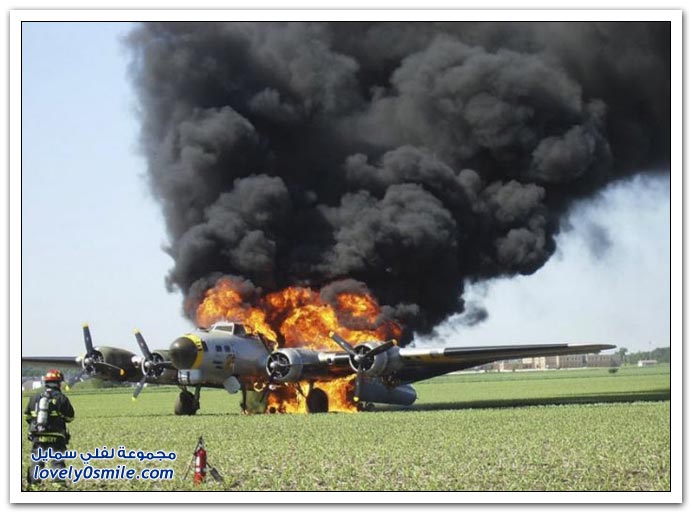 طائرة من الحرب العالمية الثانية تحترق قرب شيكاغو