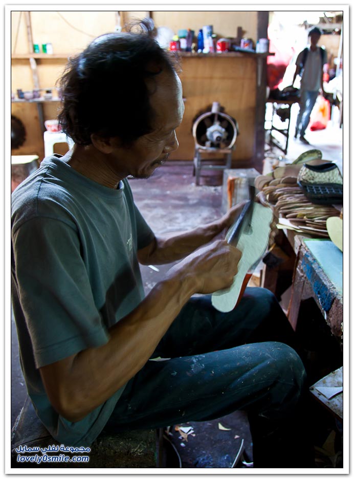 استخدامات جلد الثعبان في المشغولات اليدوية باندونيسيا