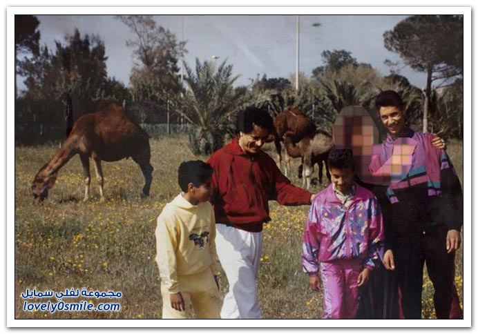 صور نادرة للقذافي وأبناءه