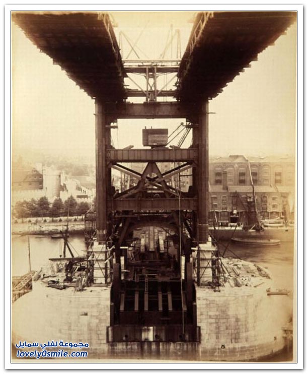 صور نادرة لبناء جسر وبرج لندن الشهير