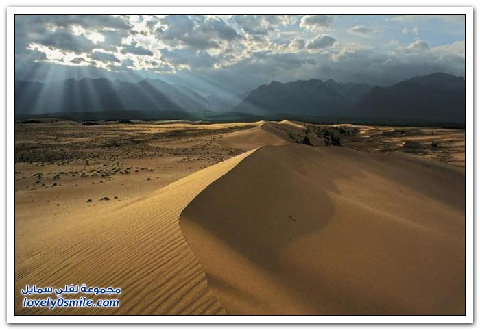 صحراء في روسيا تحيط بها الجبال الجليدية