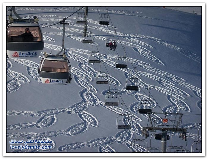 أشكال فنية على الثلج للفنان سيمون بيك