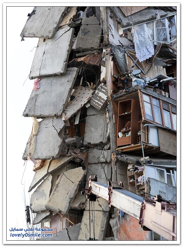 فيديو وصور: لحظة انهيار مبنى في مدينة استراخان في روسيا