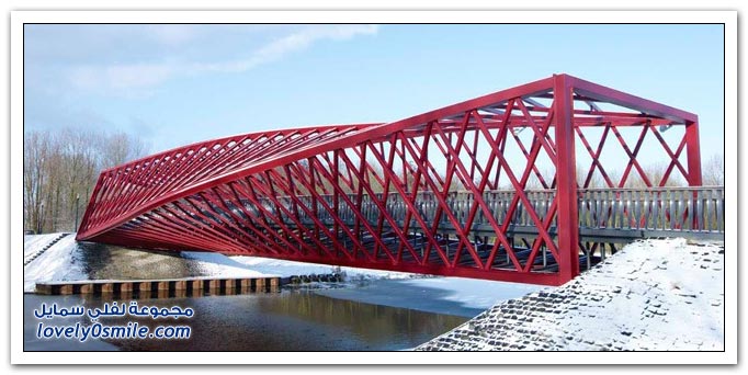 جسر تويست في هولندا