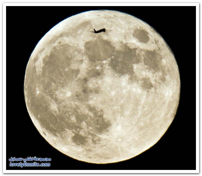 القمر والشمس خلفية للطائرات