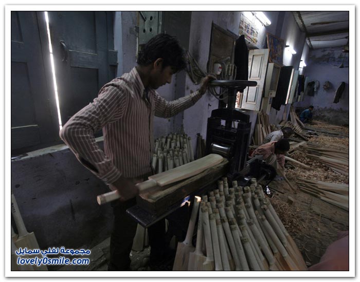 مصنع معدات لعبة الكريكيت بالقرب من دلهي في الهند