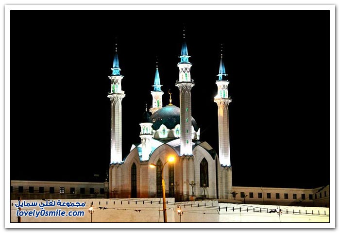 مسجد كول شريف ذو اللون الأبيض والأزرق في كازان