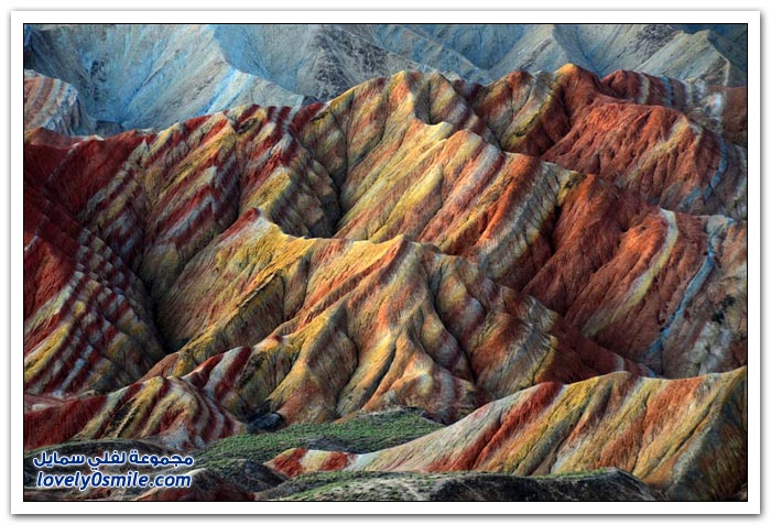 المناظر الطبيعية والجبال الملونة في الصين