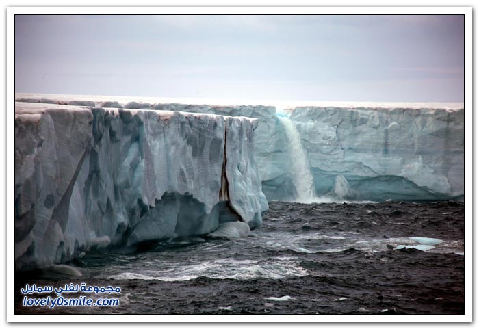الشلالات الجليدية في القطب الشمالي