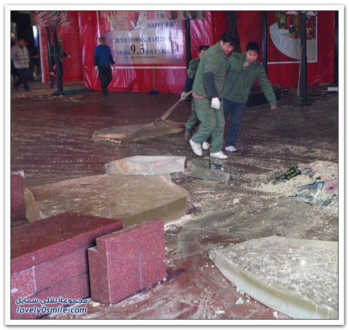 تحطم حوض لأسماك القرش في مركز تسوق في الصين
