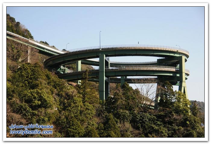 جسر اليابان الحلقي Kawazu-Nanadaru