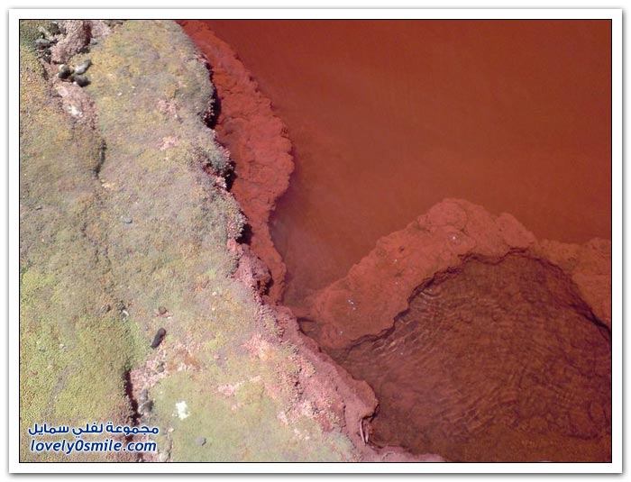 البحيرة الحمراء الغامضة في دولة تشيلي