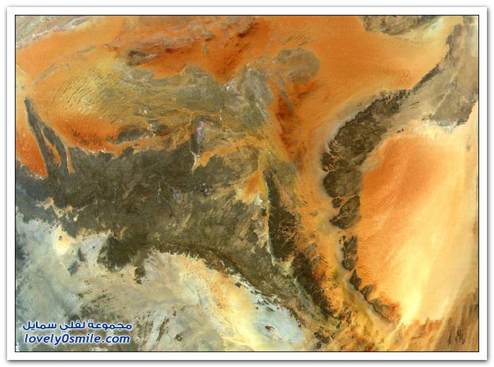 صور الصحراء من الفضاء