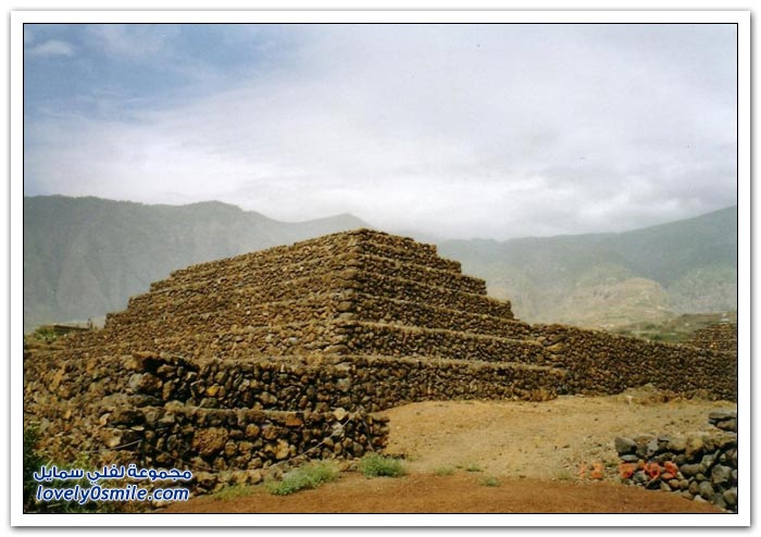    2013 Forms-of-pyramids-ar