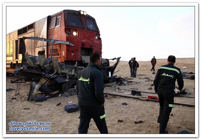 اصطدام قطار بحافلة ركاب في مصر