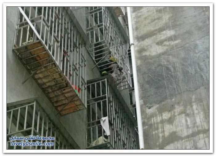 إنقاذ فتاة عمرها 3 سنوات علقت في نافذة في أحد البنايات في الصين