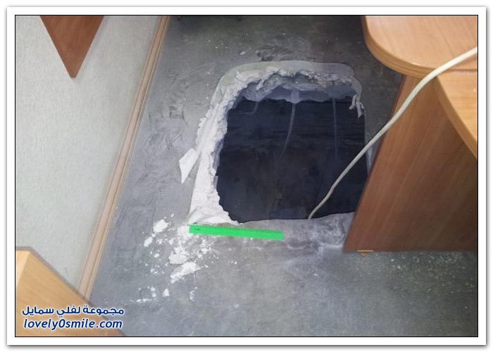 لصوص يسرقون مكتب في روسيا من خلال فتحة في الطابق الأرضي