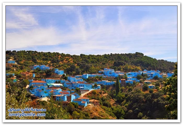القرية الأسبانية ذات المنازل الزرقاء