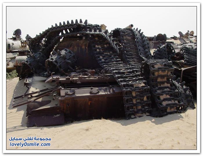 مقبرة للدبابات في الكويت من مخلفات حرب الخليج