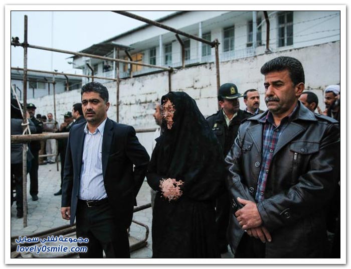 أم إيرانية تصفع قاتل ابنها وتنقذه من حبل المشنقة