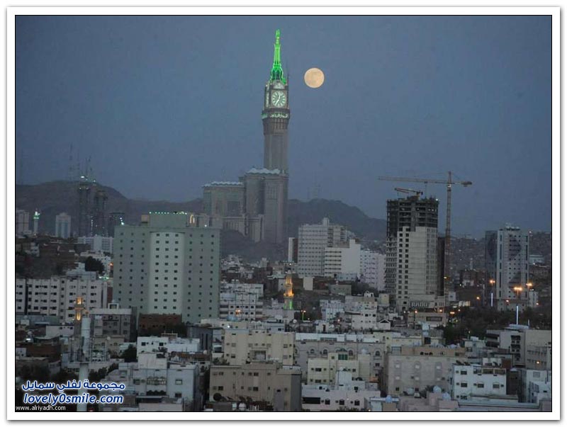 إطلالة القمر العملاق