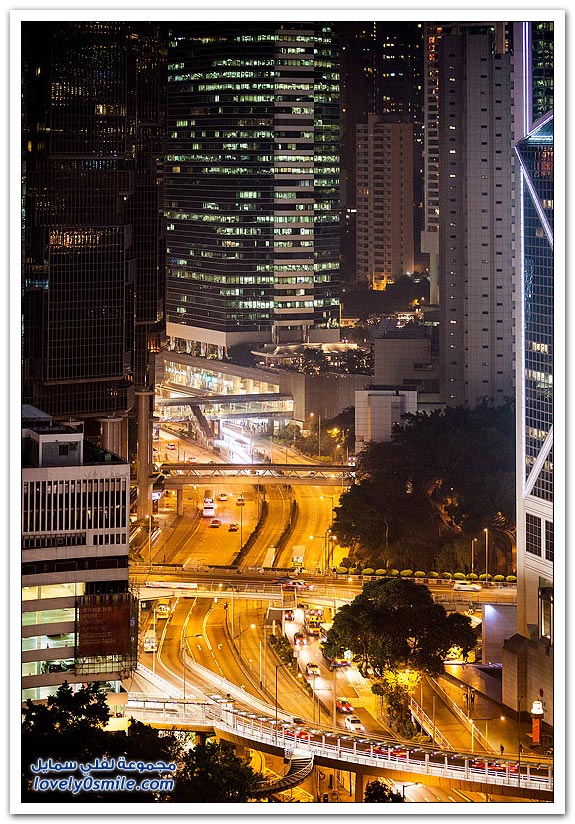 شوارع هونج كونج ليلاً
