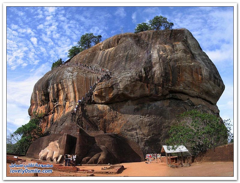 قصر سيجيريا أو حصن الصخرة في سريلانكا