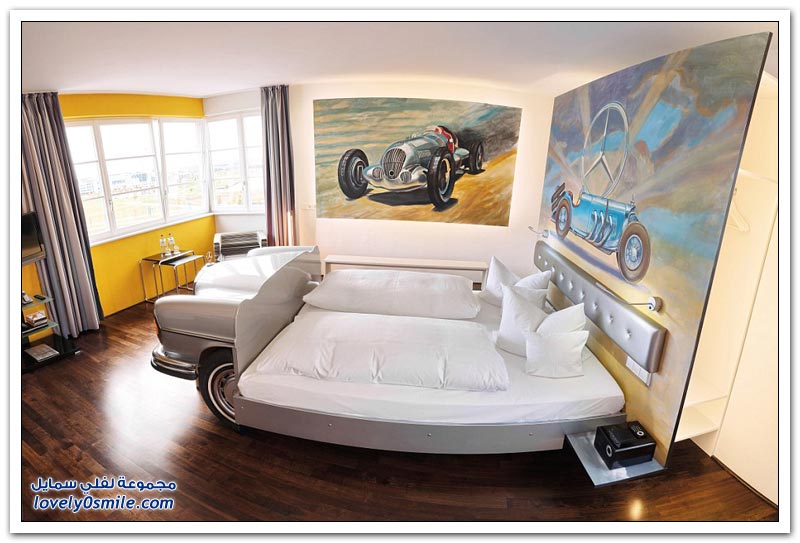 فندق V8-HOTEL الألماني يستضيف زواره في سيارات على شكل أَسِّرة للنوم