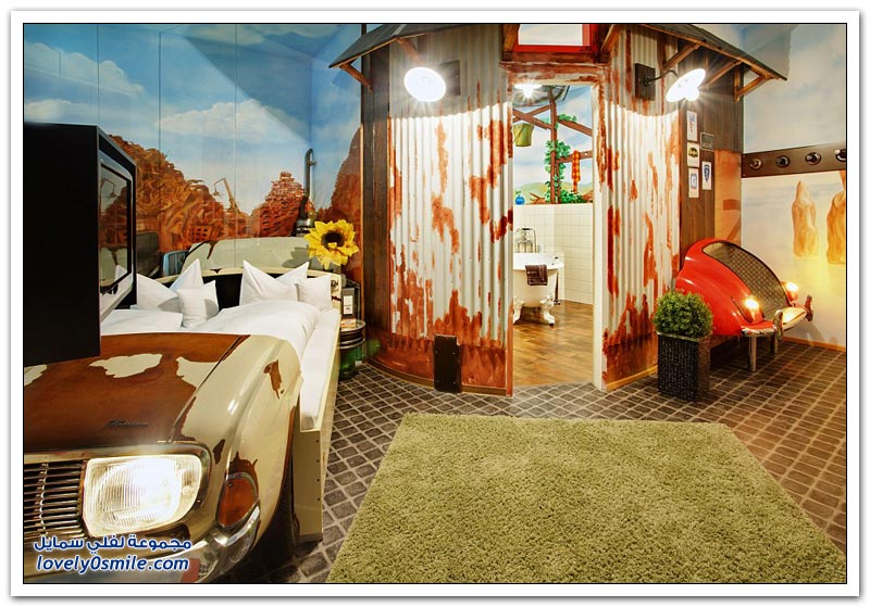 فندق V8-HOTEL الألماني يستضيف زواره في سيارات على شكل أَسِّرة للنوم